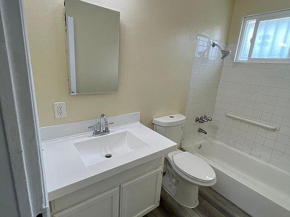 4th image of 833 W 82nd St APT 5