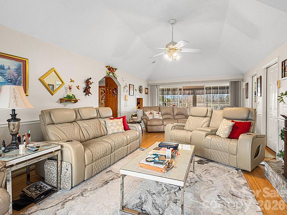 5th image of 727 Jenkins Valley Rd