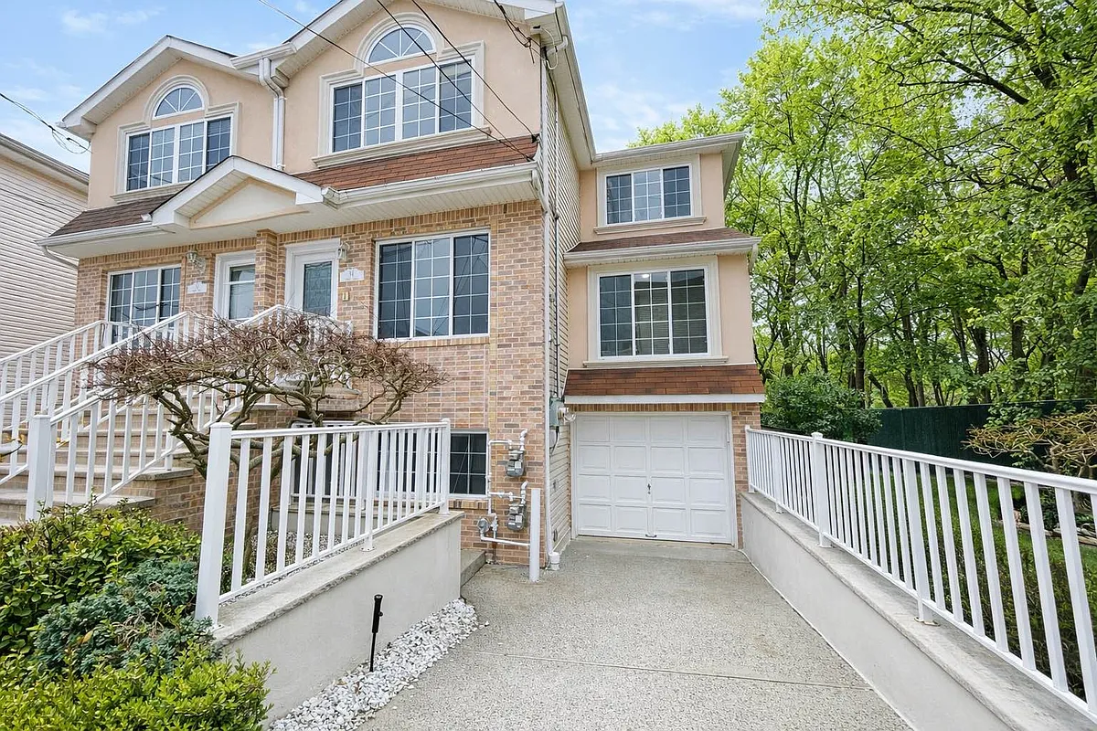 Photo 1 of 19 - 34 Orbit Ln #MEZ - Staten Island, NY Primary Photo - 34 Orbit Ln #MEZ
