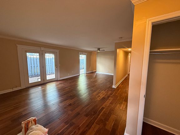 anothr entry picture showing the coat closet