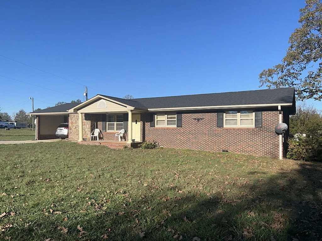 3 bed, 2.0 bath, 1650 sqft, $1,785 — Photo 2