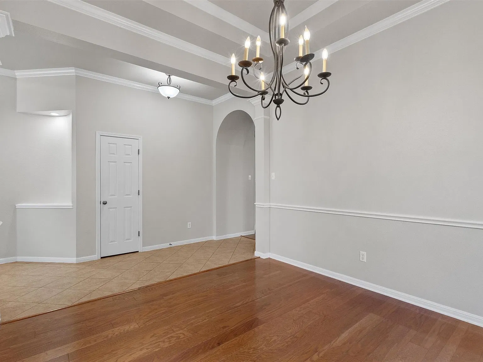 3 bed, 2.0 bath, 2183 sqft, $2,975 — Photo 4