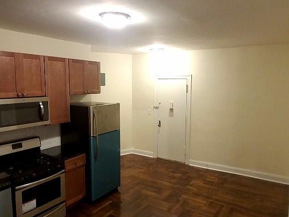 5th image of 3743 80th St APT B35