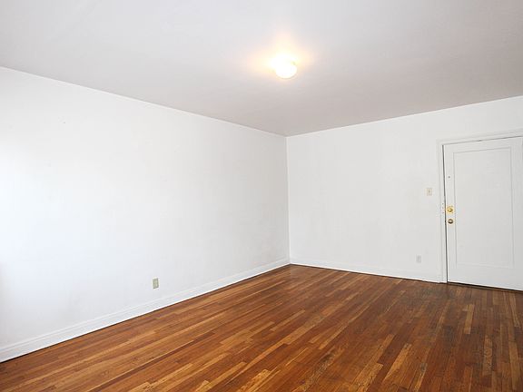 4th image of 740 E Broadway #204