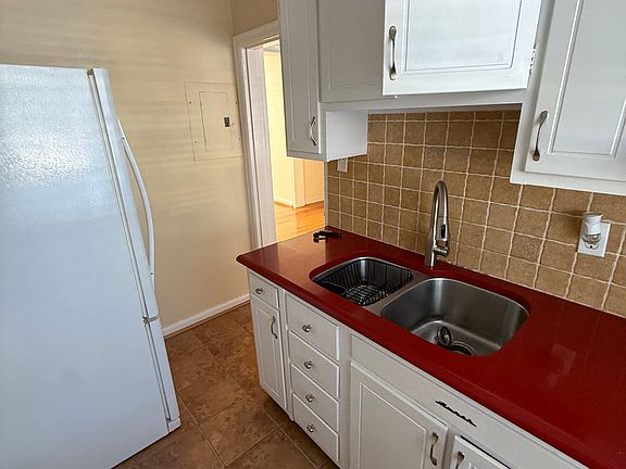 4th image of 1205 N Main St APT A