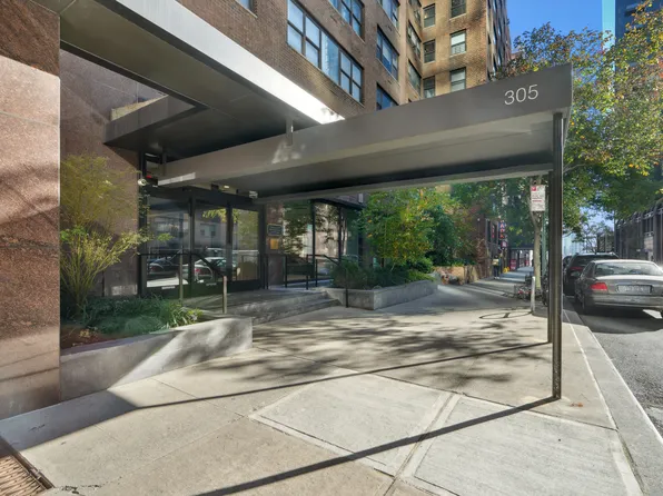 305 East 40th Street image 15 of 16