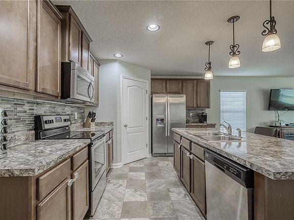 3rd image of 65105 Lagoon Forest Dr
