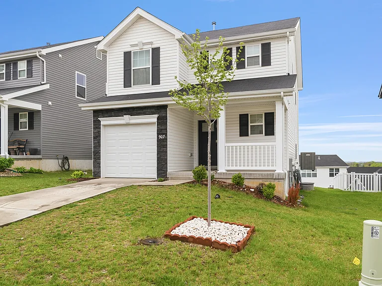 907 Black Bear Dr — Photo 2