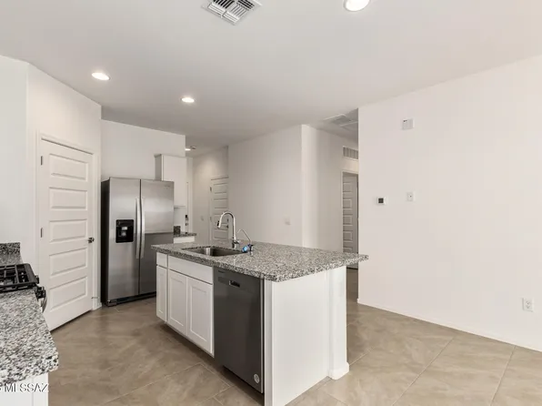 9829 E Gray Hawk Dr, Tucson, AZ 85730