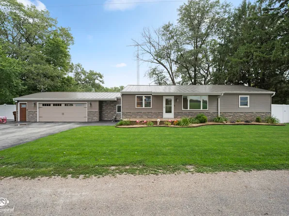 101 W Riverdale Dr, Clifton, IL 60927