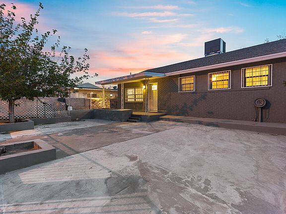 3rd image of 204 Mesa Verde Dr