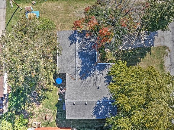 4th image of 204 N Birch St