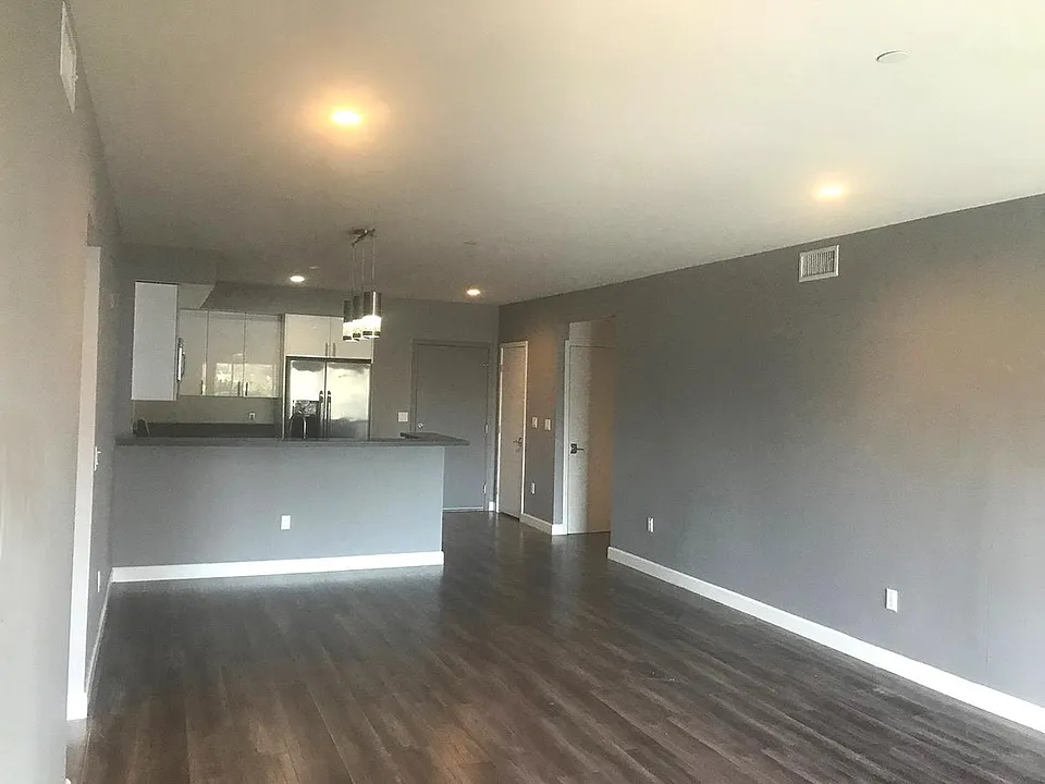 4305 Laurel Canyon Blvd #403