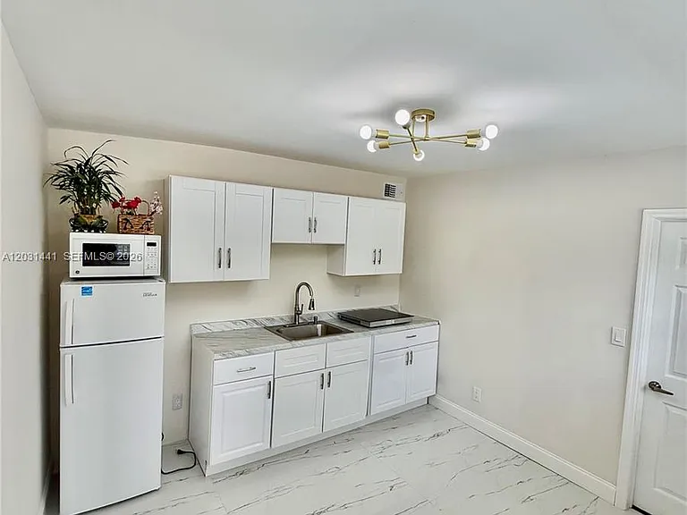 124 Harvard Rd — Photo 14