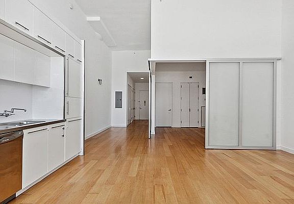 5th image of 27-28 Thomson Ave #623