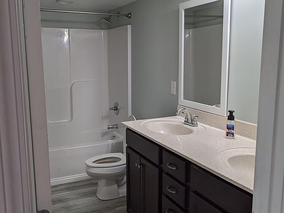 Double vanity bathroom