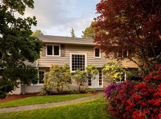 3215 Norfolk Rd, Oak Bay, BC V8R6H5