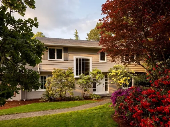 3215 Norfolk Rd, Oak Bay, BC V8R 6H5