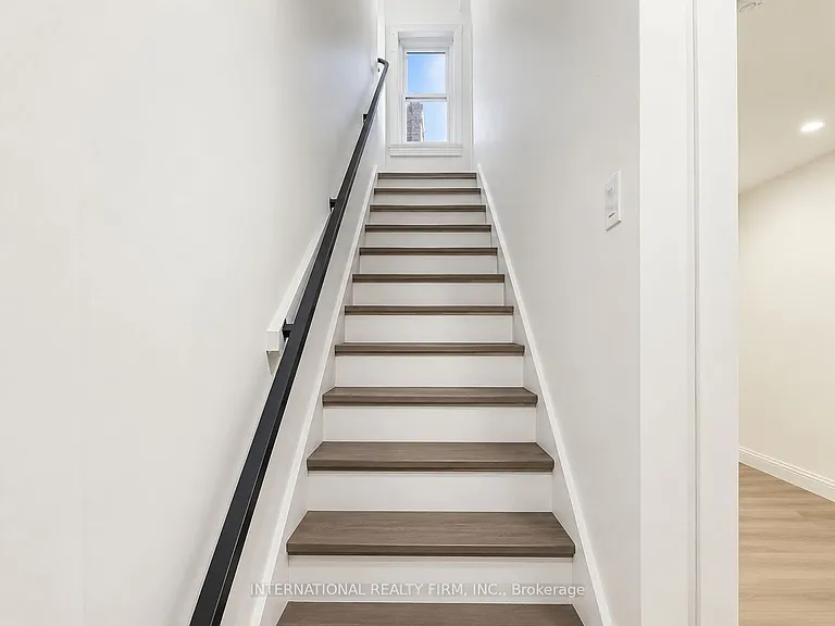 793 Dufferin St #UPPER — Photo 17