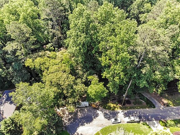 3rd image of 1402 Dogwood Cir SE