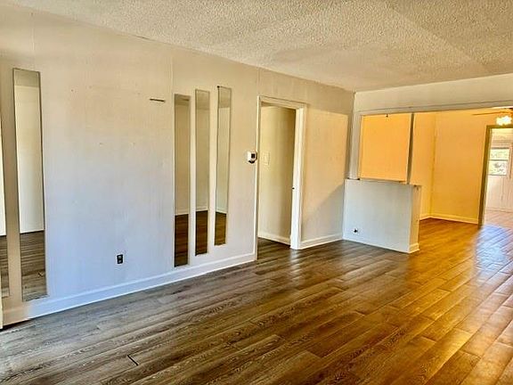 4th image of 4009 Ella Blvd