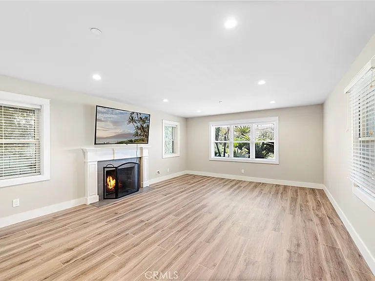 826 Cliff Dr #LOWER — Photo 4