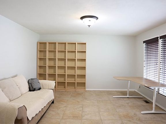 4th image of 4073 Foothill Dr