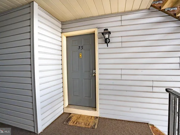 35 Joyner Ct, Lawrence Township, NJ 08648