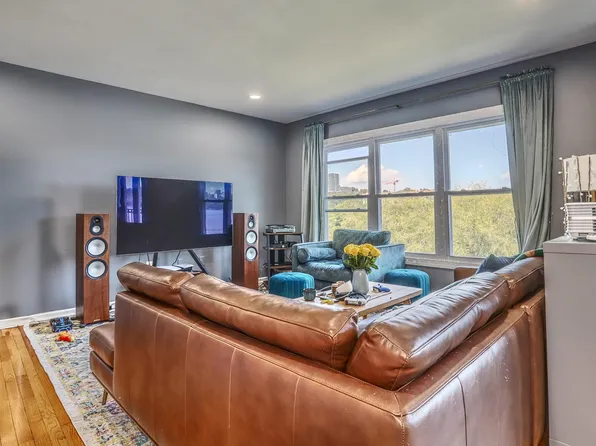 340 The Promenade image 4 of 20