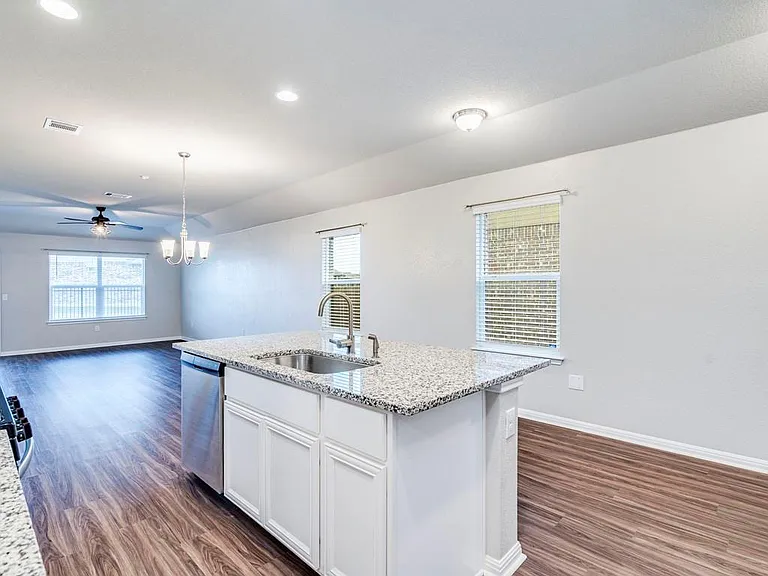 448 Dubina Ave — Photo 8