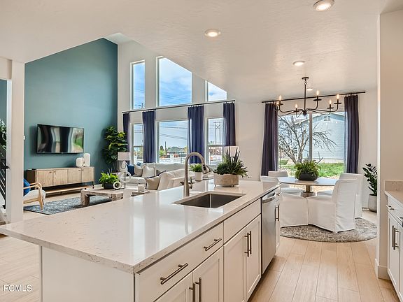 5th image of 2508 N Wildflower Ln