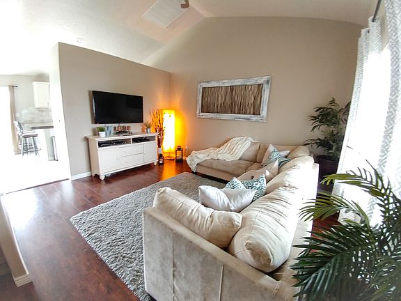 3rd image of 221 E Santiago Ct