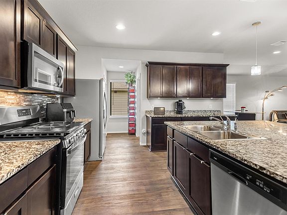 2nd image of 1711 Martin Spring Ln