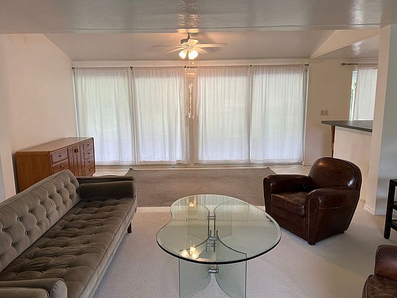 4th image of 806 32nd St