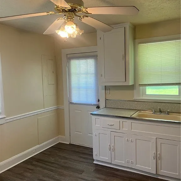 2306 Johnson St — Photo 9