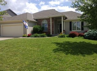 14611 S Blackfeather Dr, Olathe, KS 66062