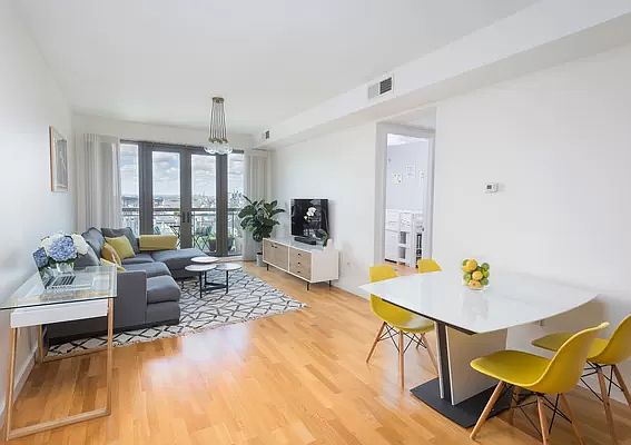 4th image of 500 4th Ave APT 7L