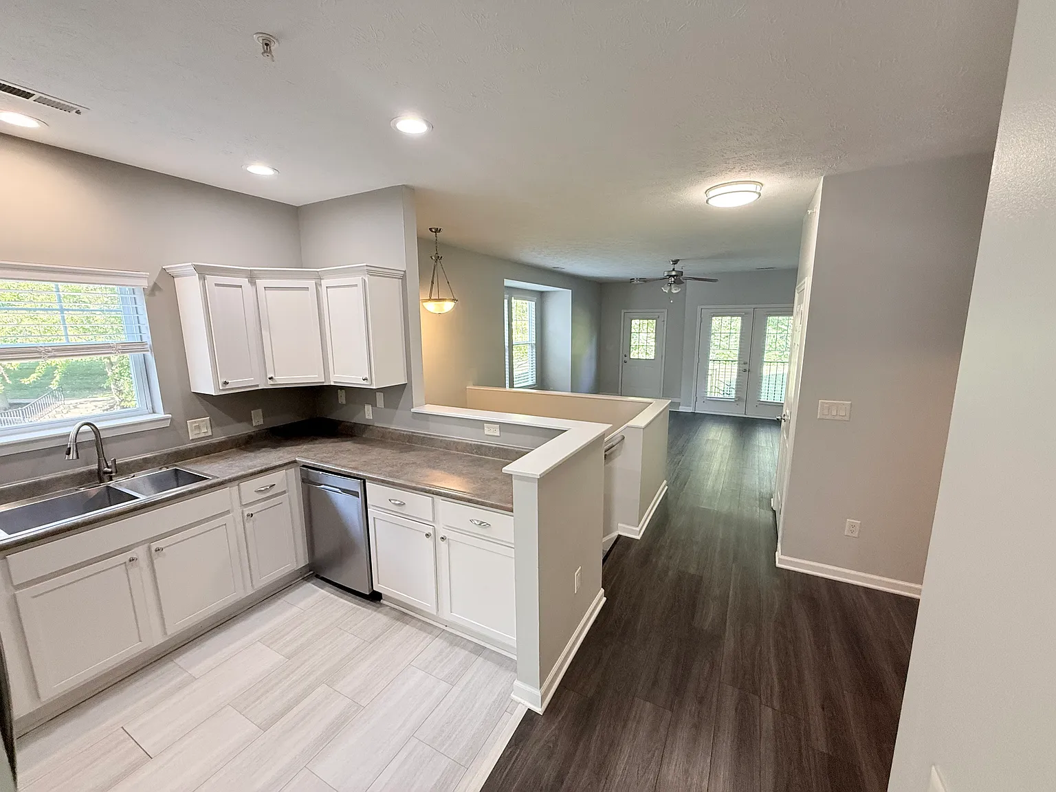 2 bed, 1231 sqft, $2,000 — Photo 4