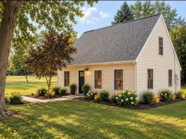 7308 Highland Dr, Delton, MI 49046