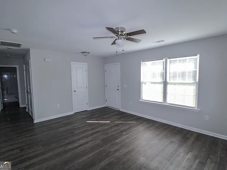124 Callaway Cres — Photo 3