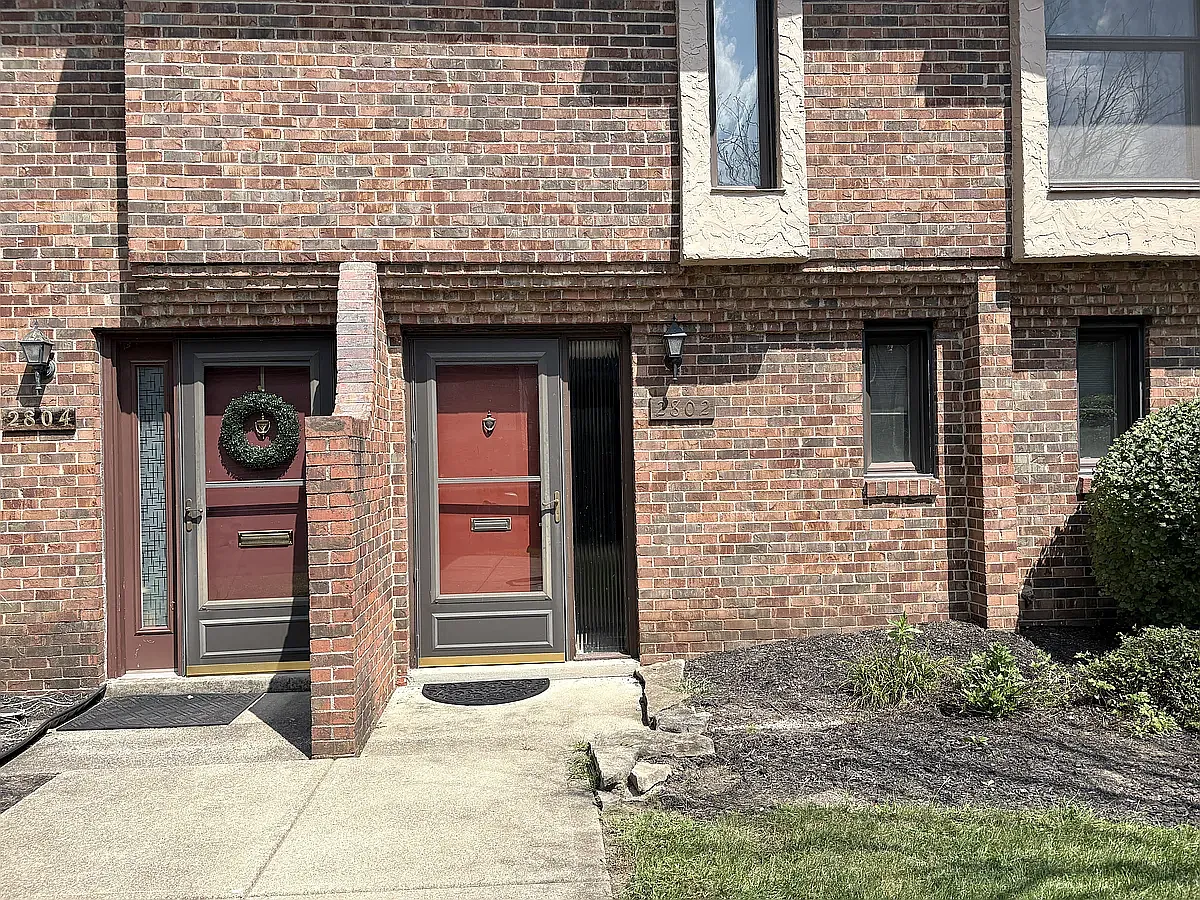 2 bed, 1.5 bath, 1054 sqft, $1,950 — Photo 2