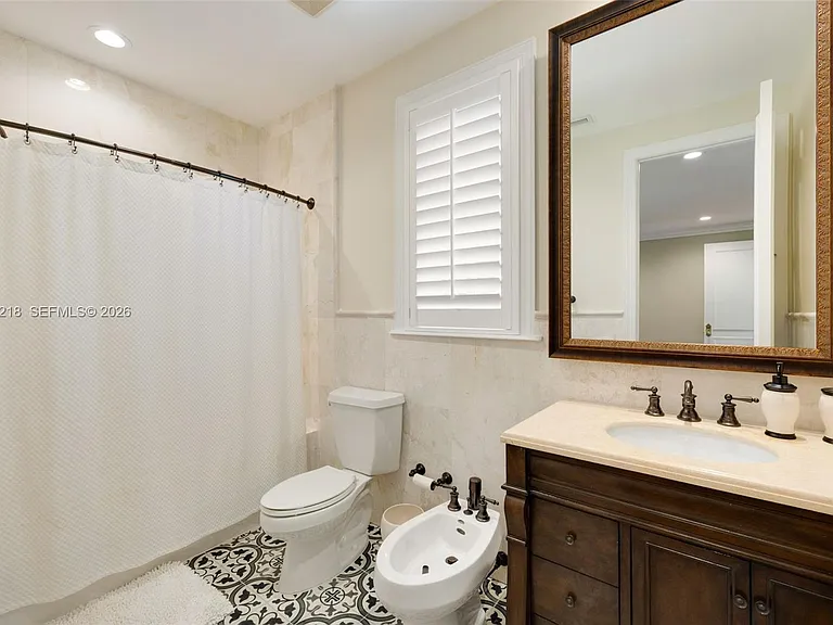 6905 SW 75th Ave — Photo 52