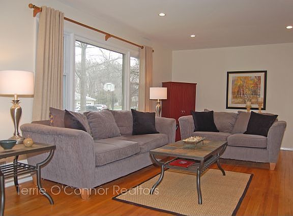 5th image of 10 Rosewood Ct