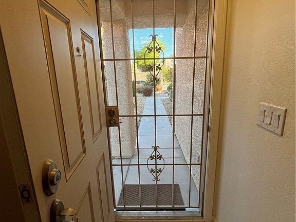 5th image of 3646 Laguna Veneta Ave