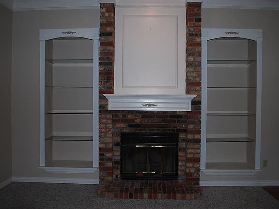 4th image of 1211 Chapel Hill Dr