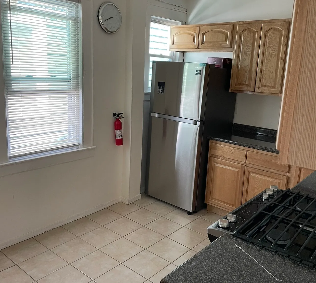 3 bed, 2400 sqft, $1,950 — Photo 2