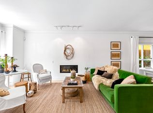 258 W 14th St #2, North Vancouver, BC V7M1P3