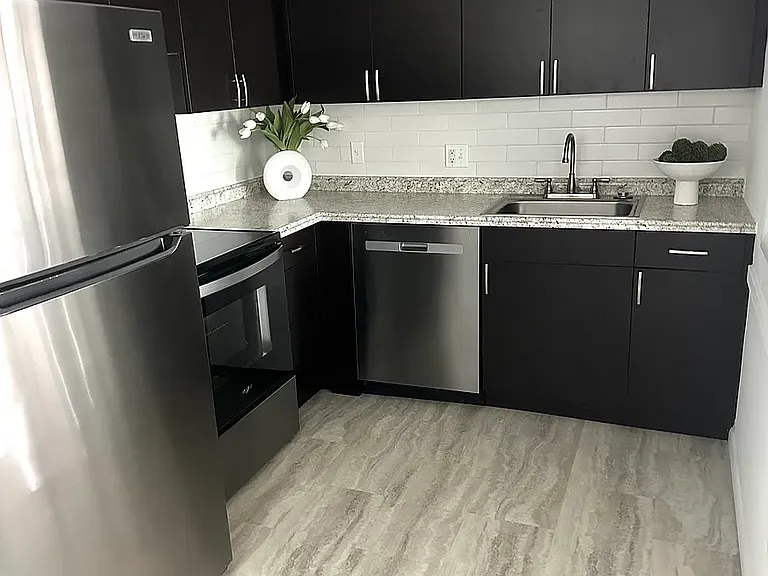 Sheridan Apartments — Photo 3