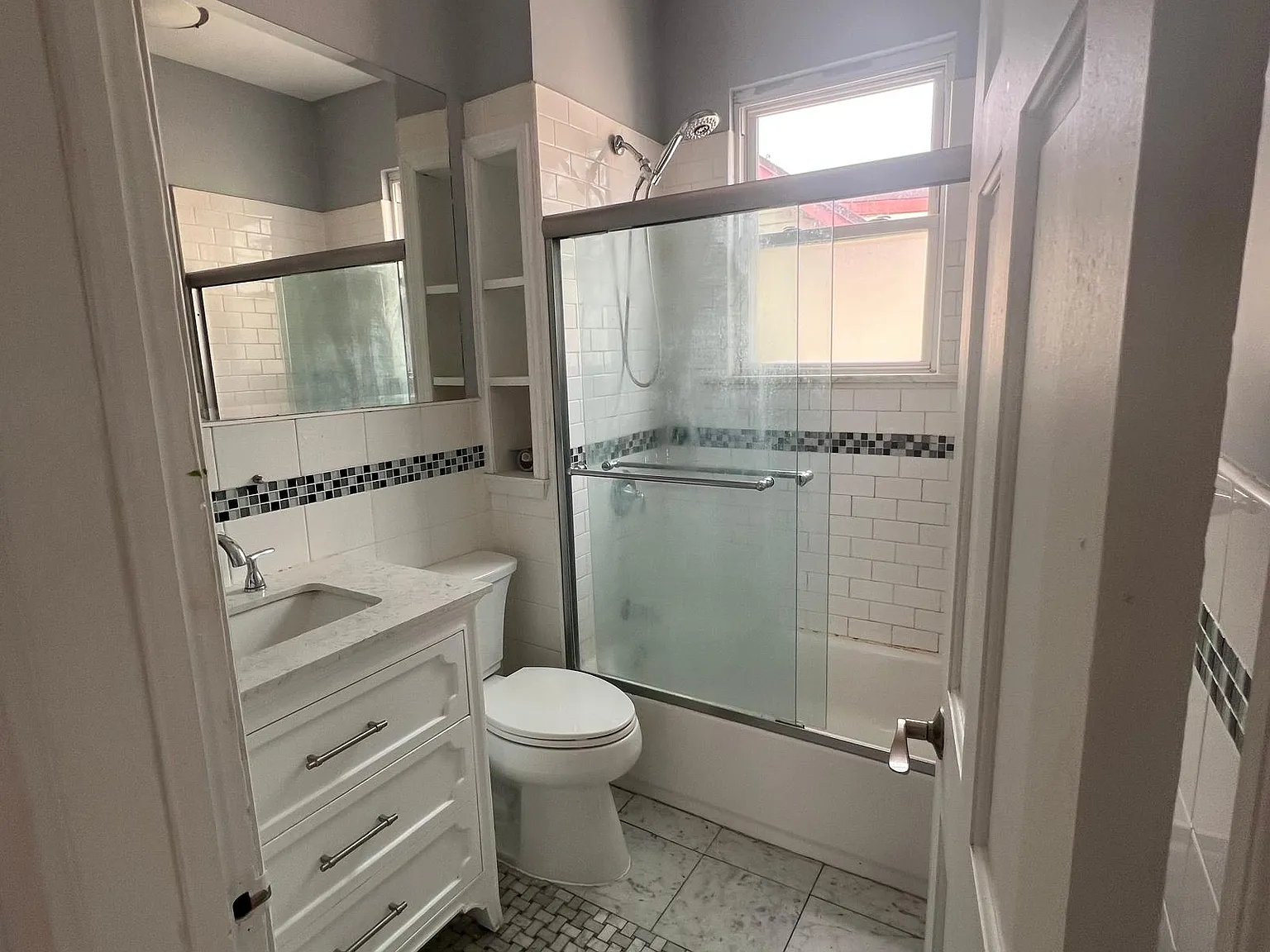 220 Conklin Ave — Photo 3