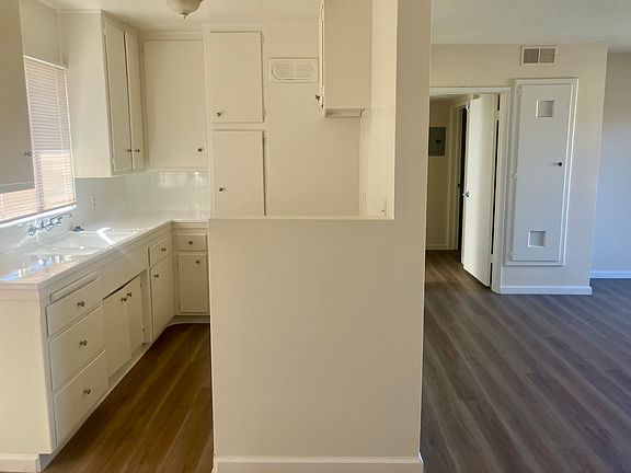 5th image of 1170 Huntington Dr APT B5